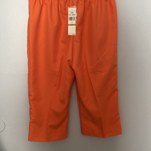 Alfred Dunner Coral Capri Pant Button Details on Bottom Side Pockets Size 12 NWT - Picture 4 of 6
